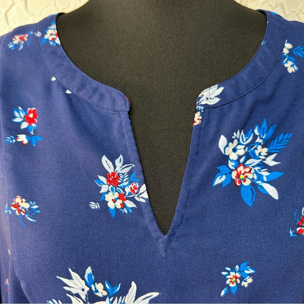 Liz Claiborne- Women’s Navy Floral Blouse (2X) - Picture 3 of 9